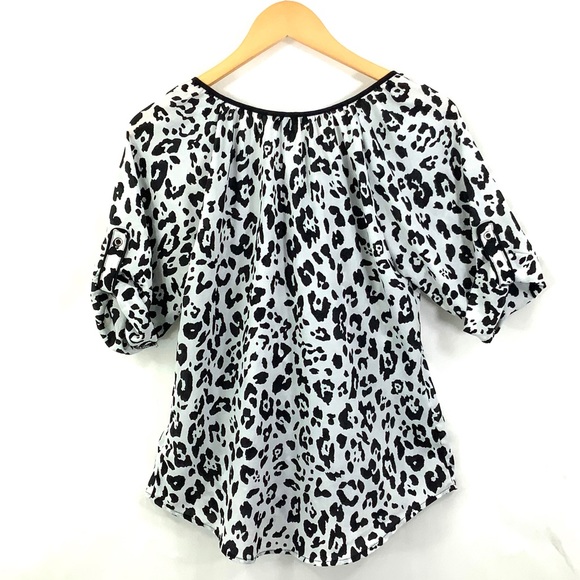 ♻️DONATED 7-9-25♻️ EXPRESS Animal Print Black & White Top Blouse G37 - Picture 5 of 8